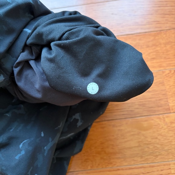 Lululemon THE Short Black Camo Lined Athletic Shorts - Picture 4 of 4